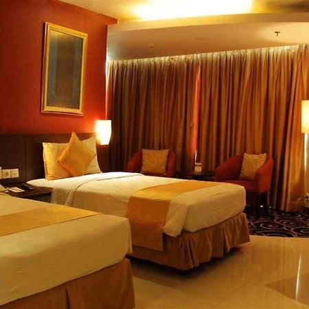 Horison Balairung Jakarta Jacarta Exterior foto