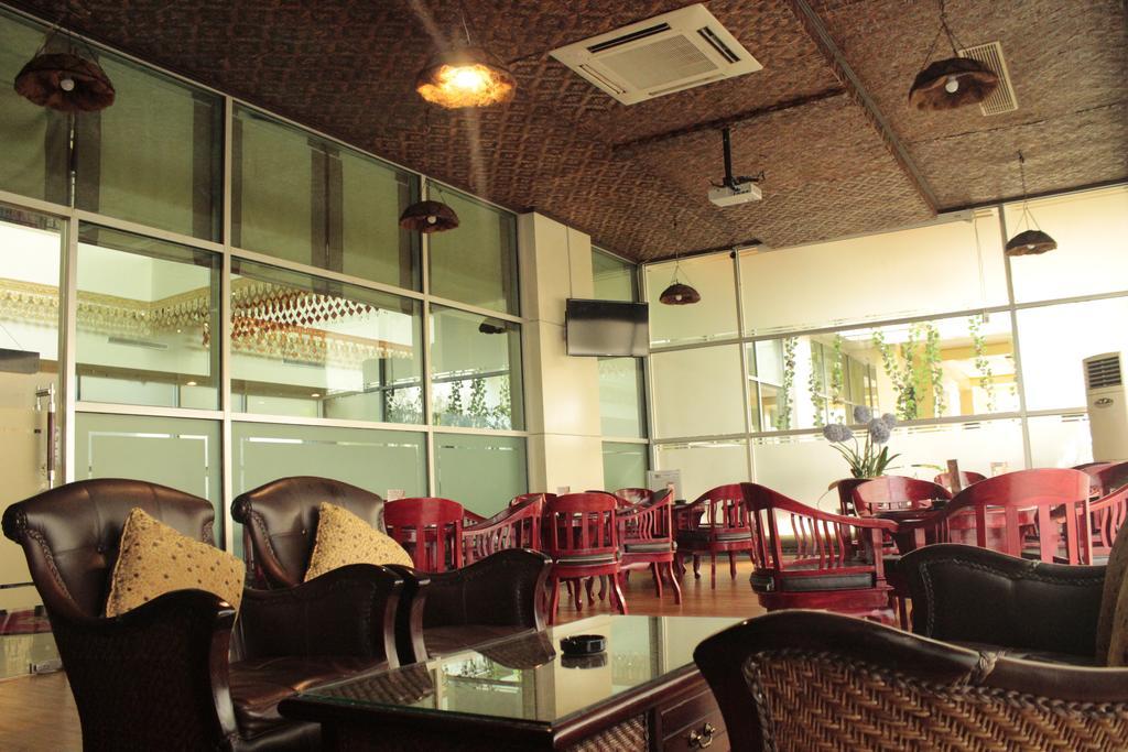 Horison Balairung Jakarta Jacarta Exterior foto