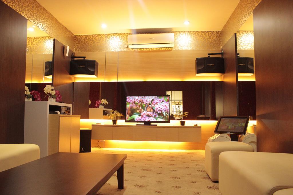 Horison Balairung Jakarta Jacarta Exterior foto
