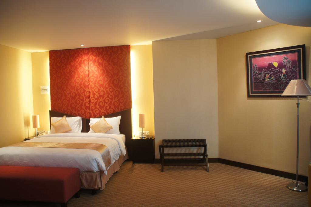 Horison Balairung Jakarta Jacarta Exterior foto