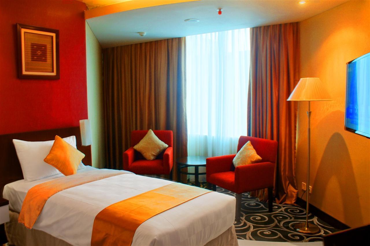 Horison Balairung Jakarta Jacarta Exterior foto