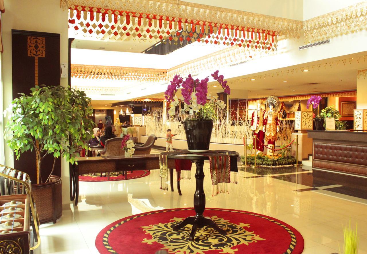 Horison Balairung Jakarta Jacarta Exterior foto