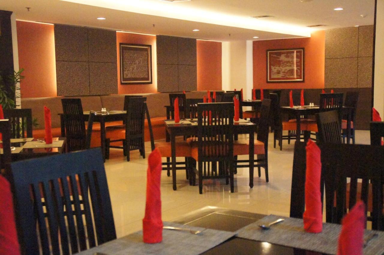 Horison Balairung Jakarta Jacarta Exterior foto